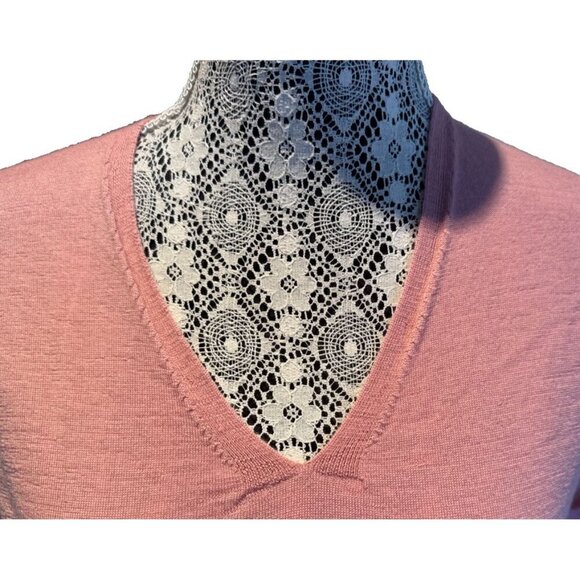 Banana Republic Women’s, 100 % Merino Wool, V neck Sweater, small, pink - Picture 6 of 7